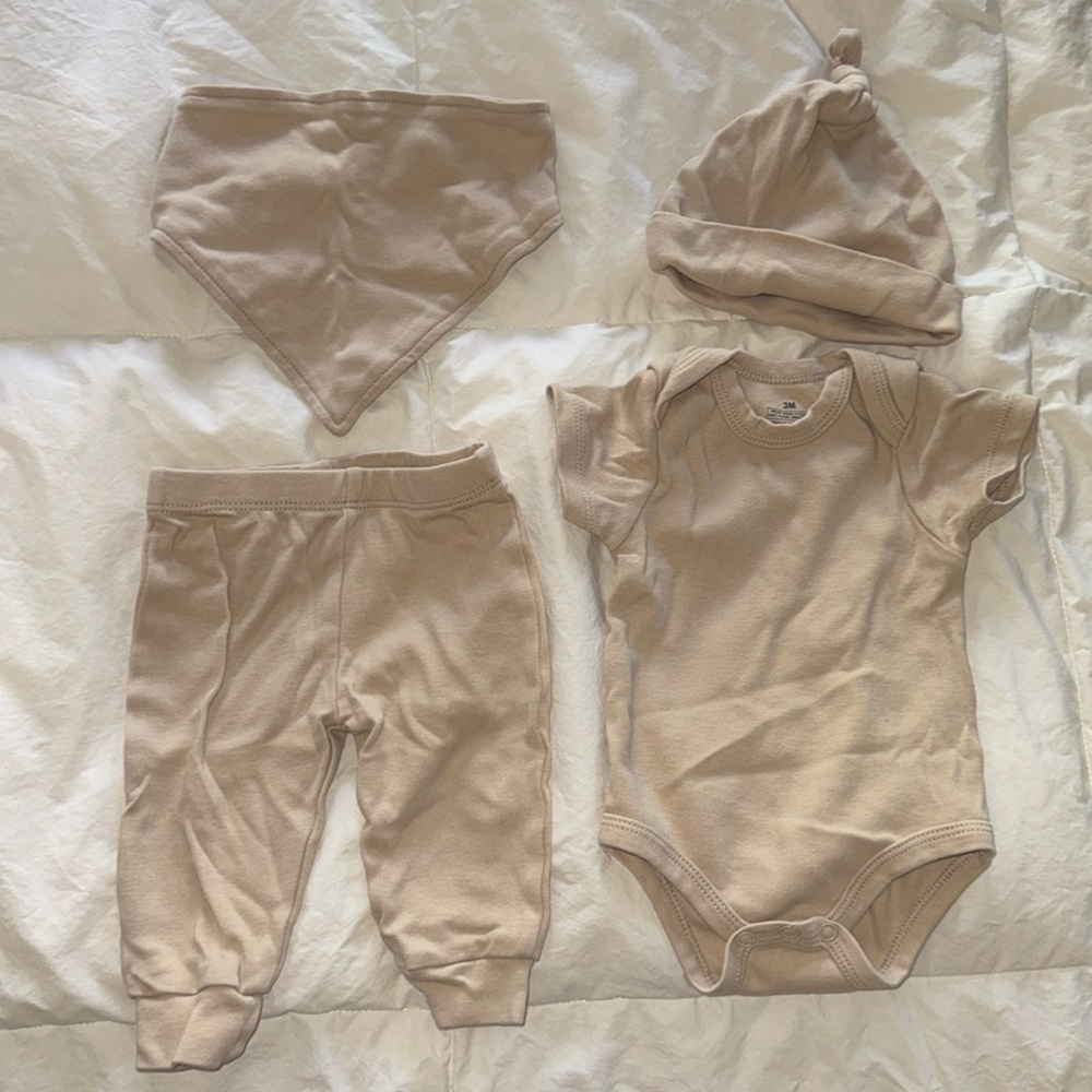 Onesie set 3 months, never used